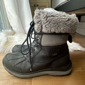 Women’s Ugg Adirondack winter boots- size 7, EUC
